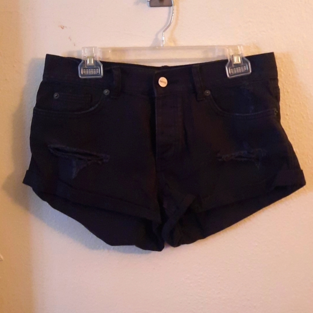 AMUSE SOCIETY NWOT black distressed shorts